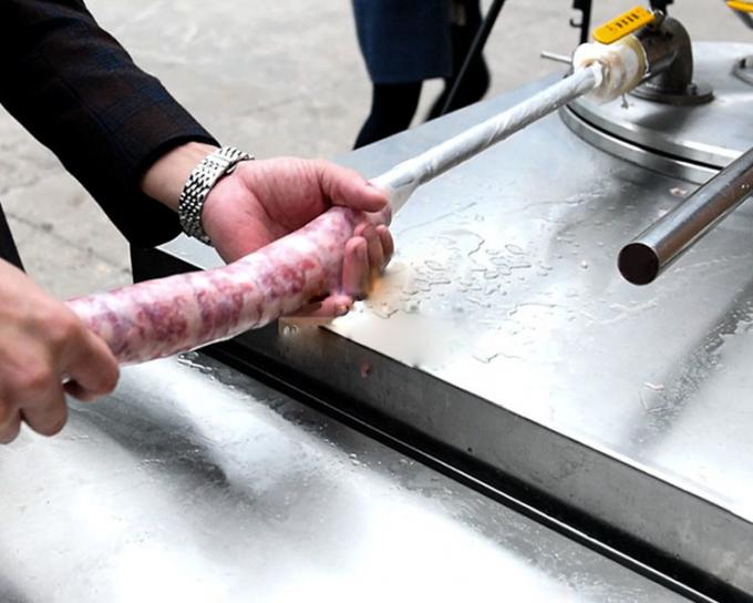 Salchicha comercial del pollo que hace la máquina de rellenar de la materia de la salchicha de la máquina