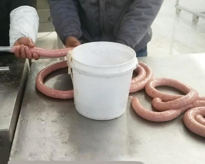 Salchicha comercial del pollo que hace la máquina de rellenar de la materia de la salchicha de la máquina