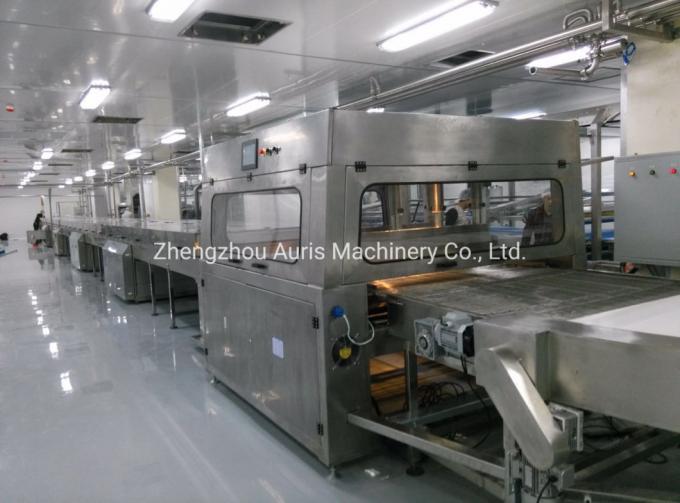 Línea automática completa chocolate del Enrober del caramelo de chocolate que envuelve la máquina con el túnel de enfriamiento
