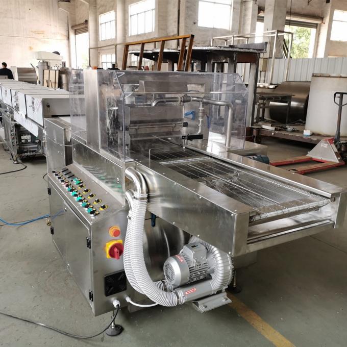 Línea automática completa chocolate del Enrober del caramelo de chocolate que envuelve la máquina con el túnel de enfriamiento
