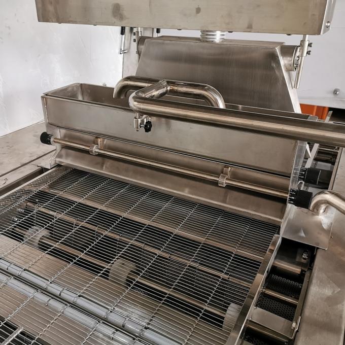 Línea automática completa chocolate del Enrober del caramelo de chocolate que envuelve la máquina con el túnel de enfriamiento