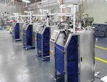 Gránulo automático que pesa las habas de la empaquetadora del chocolate que sellan la máquina 7