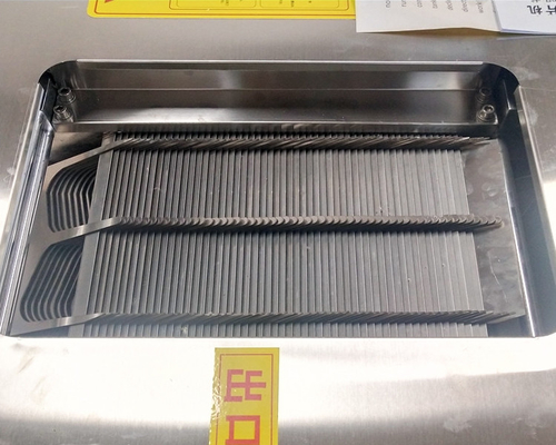 Las máquinas de proceso dobles de los pescados de la ranura biselan uso del restaurante de la máquina del prendedero