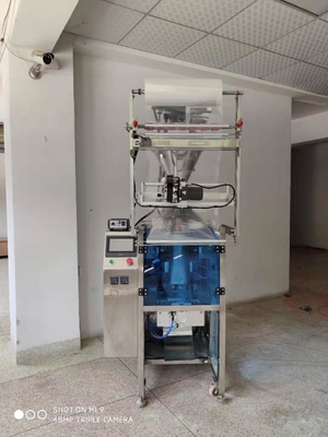 Máquina de relleno y de aislamiento del polvo de la sal de la empaquetadora del polvo de la comida 500G