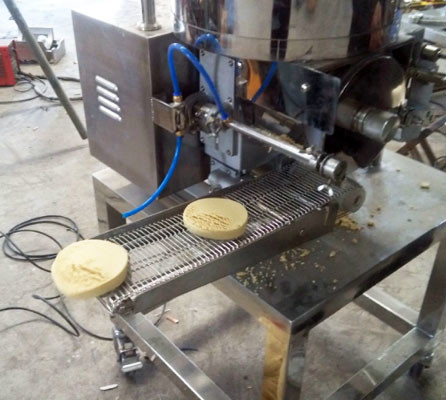 Pequeña hamburguesa comercial de Patty Machine Chicken 2100PCS/H de la hamburguesa que hace la máquina